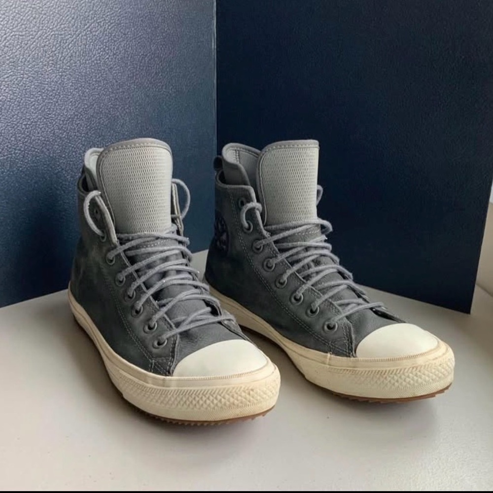 Converse Chuck Taylor Nubuck Boot size 8W / 6M